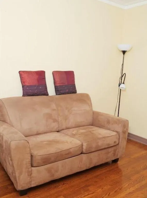 Raised Bungalo Villa Toronto Holiday home