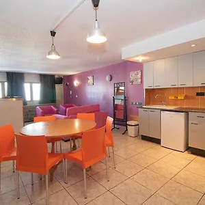 https://apartaments-turistics-manzano-3000.andorra-la-vella-hotels.net
